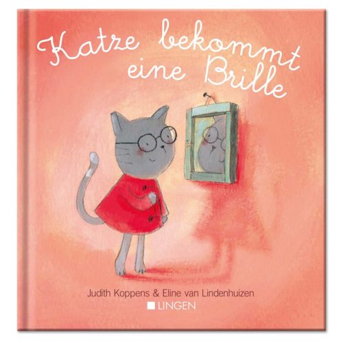 Auf dem Buchcover „Katze bekommt eine Brille“ bewundert sich eine Katze mit Brille im Spiegel.