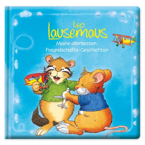 Zwei Comic-Mäuse auf blauem Hintergrund mit einem Spielzeugflugzeug. Deutscher Text darüber und darunter.