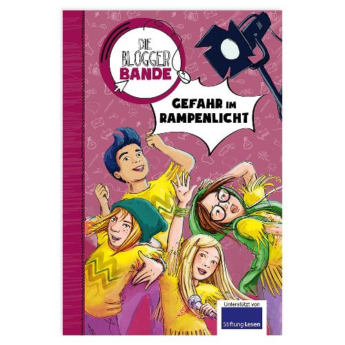 Cover von „Die Blogger Bande: Gefahr im Rampenlicht“ mit animierten Charakteren, die im Rampenlicht posieren.