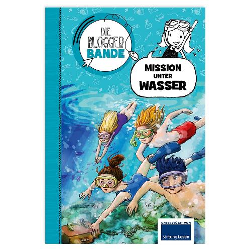 Auf einem Buchcover mit dem Titel „Mission Unter Wasser“ schwimmen vier Kinder in Badeanzügen und Taucherbrillen unter Wasser.