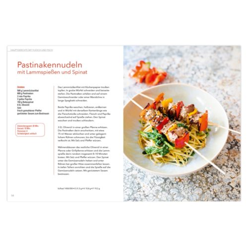 Rezeptseite mit Pastinakennudeln mit Lammspießen und Spinat. Text und Bild des Gerichts inklusive.