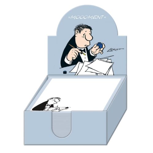 Cartoon-Mann im Anzug mit einem Stift neben einem Stapel Papier, auf dessen Zettelhalter „Moooment“ steht.