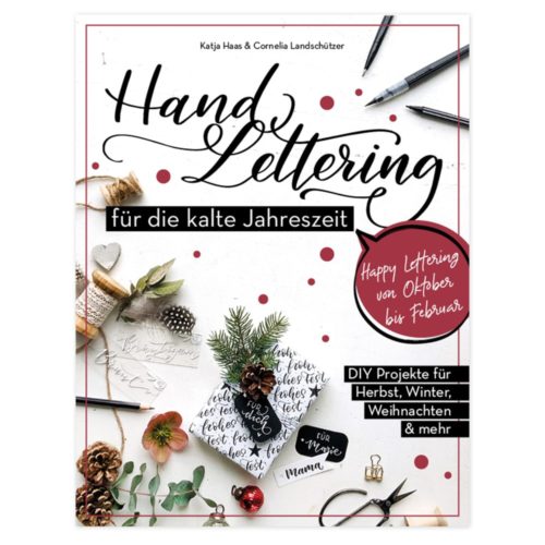 Cover von „Hand Lettering für die kalte Jahreszeit“ mit festlichen Dekorationen und Lettering-Tools.