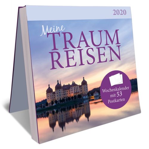 Cover des „Meine Traumreisen“ Kalenders 2020 mit einem Seeschloss im Sonnenuntergang und Hinweis zu 53 enthaltenen Postkarten.