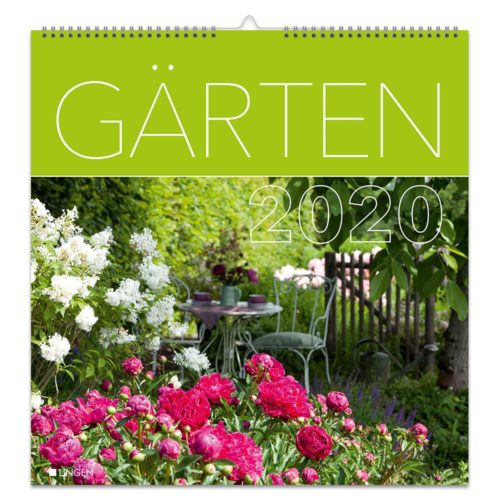 Ein Gartenkalender 2020 mit rosa und weißen Blumen neben einer grünen Terrasse in einem üppigen Garten.