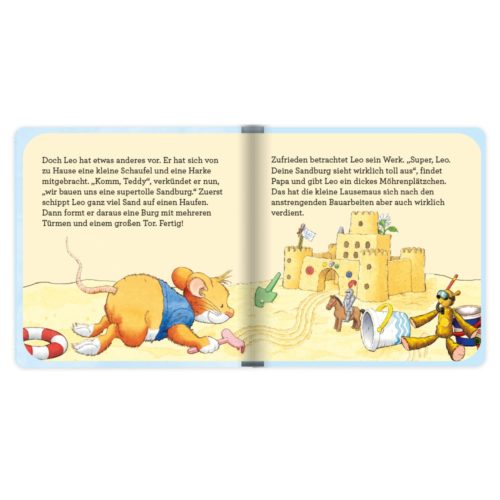 Illustration einer Maus, die eine Sandburg baut, während ein Käfer Trompete spielt.