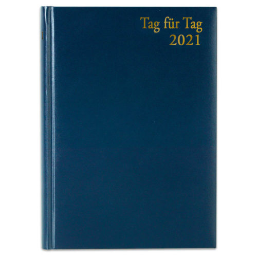 Dunkelblaues Buch mit dem Titel „Tag für Tag 2021“ in goldener Schrift auf dem Cover.
