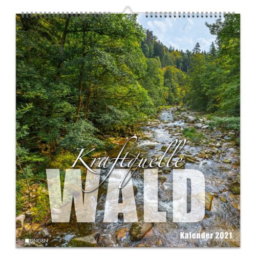 Ein Kalendercover mit einer Waldflussszene und dem Text „Kraftquelle Wald Kalender 2021.“
