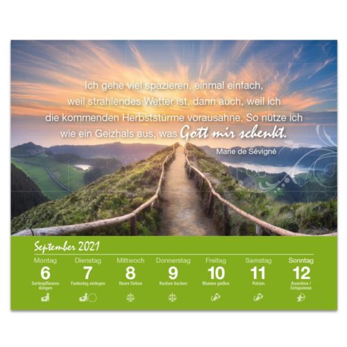 Ein malerischer Weg durch grüne Hügel unter einem farbenfrohen Himmel mit einem Zitat und einem Kalender für September 2021.
