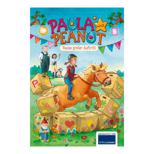 Farbenfroher Kinderbucheinband mit einem Mädchen, das auf einem Pferd über Bauklötze reitet, darauf steht in fetten Lettern „Paula und Peanut“.