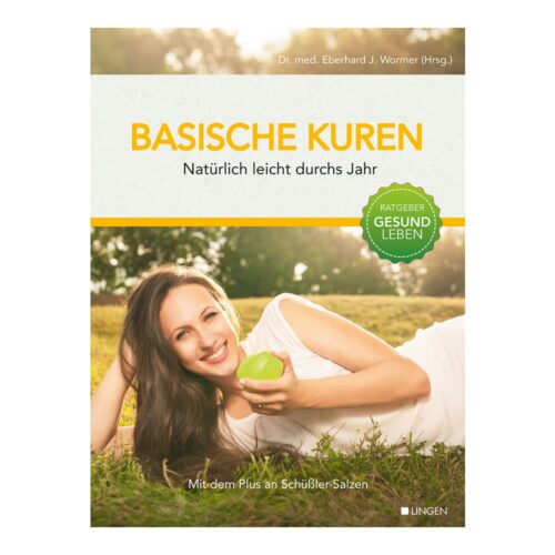 Eine Frau liegt im Gras und hält einen grünen Apfel. Text: „Basische Kuren – Natürlich leicht durchs Jahr.