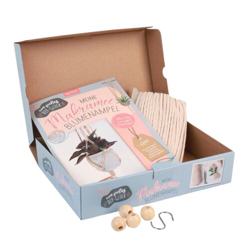 Makramee-Pflanzenhänger-Set in einer Box mit Seil, Holzperlen, Haken und einer Anleitungsbroschüre.