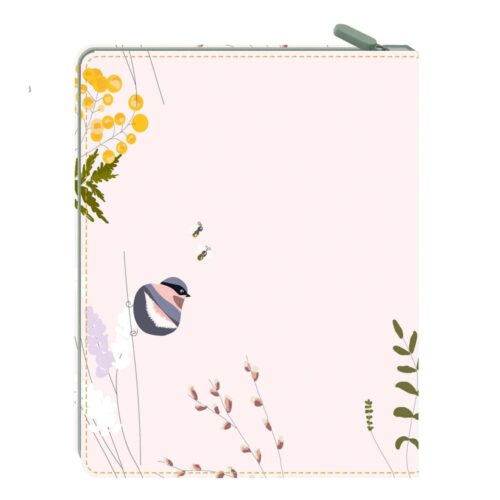 Illustrierter Notizbuchumschlag mit einem Vogel, Blumen und Pflanzen auf hellrosa Hintergrund.