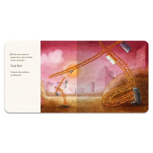 Illustration einer Baustelle mit Kränen und einem Sonnenuntergang im Hintergrund. Text auf der linken Seite.