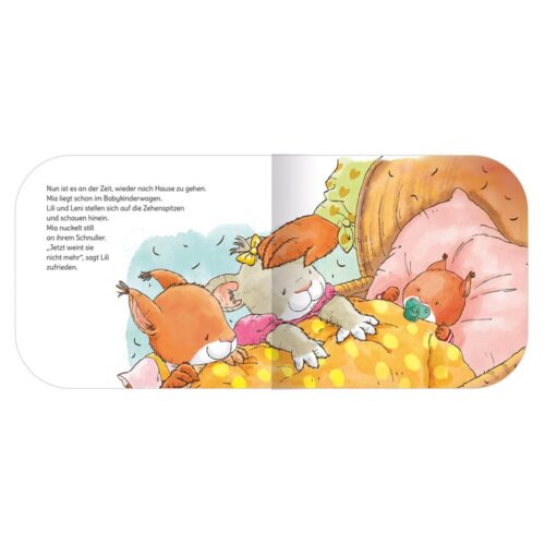 Illustration von Tieren, die in einem Kinderbuch unter einer gelben Decke mit Kissen schlafen. Deutscher Text auf der linken Seite.