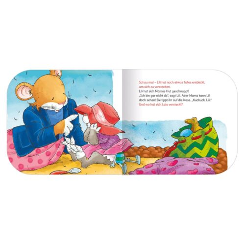 Illustration von Mäusen in bunter Kleidung, die mit einem Plüschtier Verstecken spielen, neben deutschem Text.