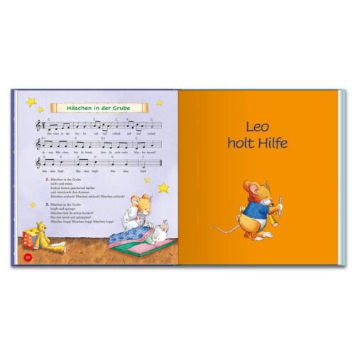 Kinderbuchseiten mit Notenblättern auf der linken Seite und einer Maus, die eine Taschenlampe hält, auf der rechten.