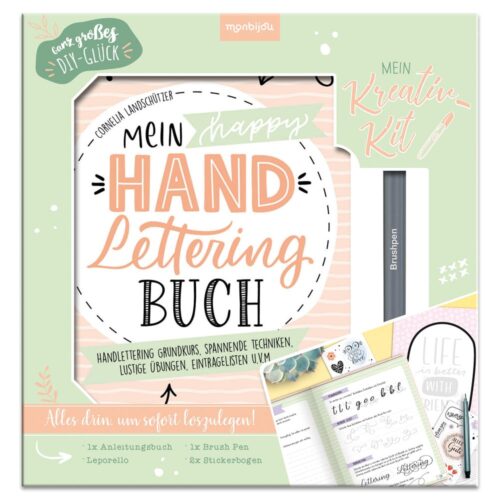 Handlettering-Set mit Buch, Pinselstift und Stickerbögen auf pastellgrünem Hintergrund.