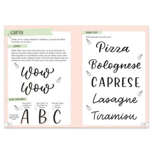 Eine Seite mit handschriftlichen Stilen und Schriftbeispielen, darunter Wörter wie „Wow“, „Pizza“ und „Lasagne“.