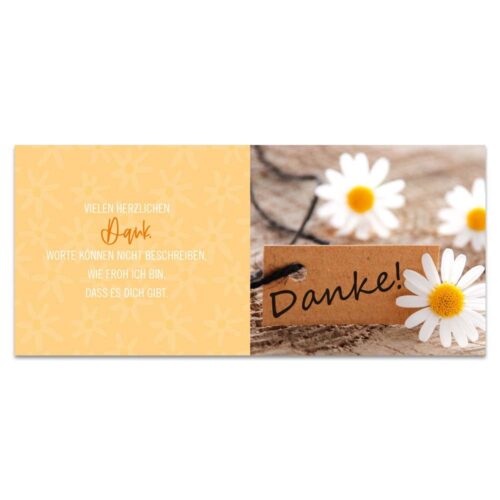 Karte mit Gänseblümchen und dem Wort „Danke“ auf einem Etikett. Dankesbotschaft auf Deutsch auf orangefarbenem Hintergrund.