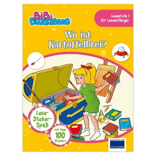Ein Cartoon-Mädchen schaut in eine Truhe voller Bücher und Spielsachen mit dem Text „Wo ist Kartoffelbrei?“ auf gelbem Hintergrund.